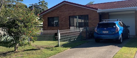 Two cars can fit on the driveway