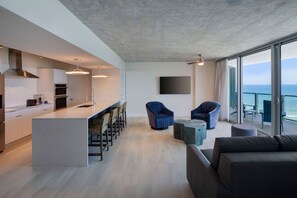 Max-Beach-Resort-Sun-One-Condo-Living-Room-3