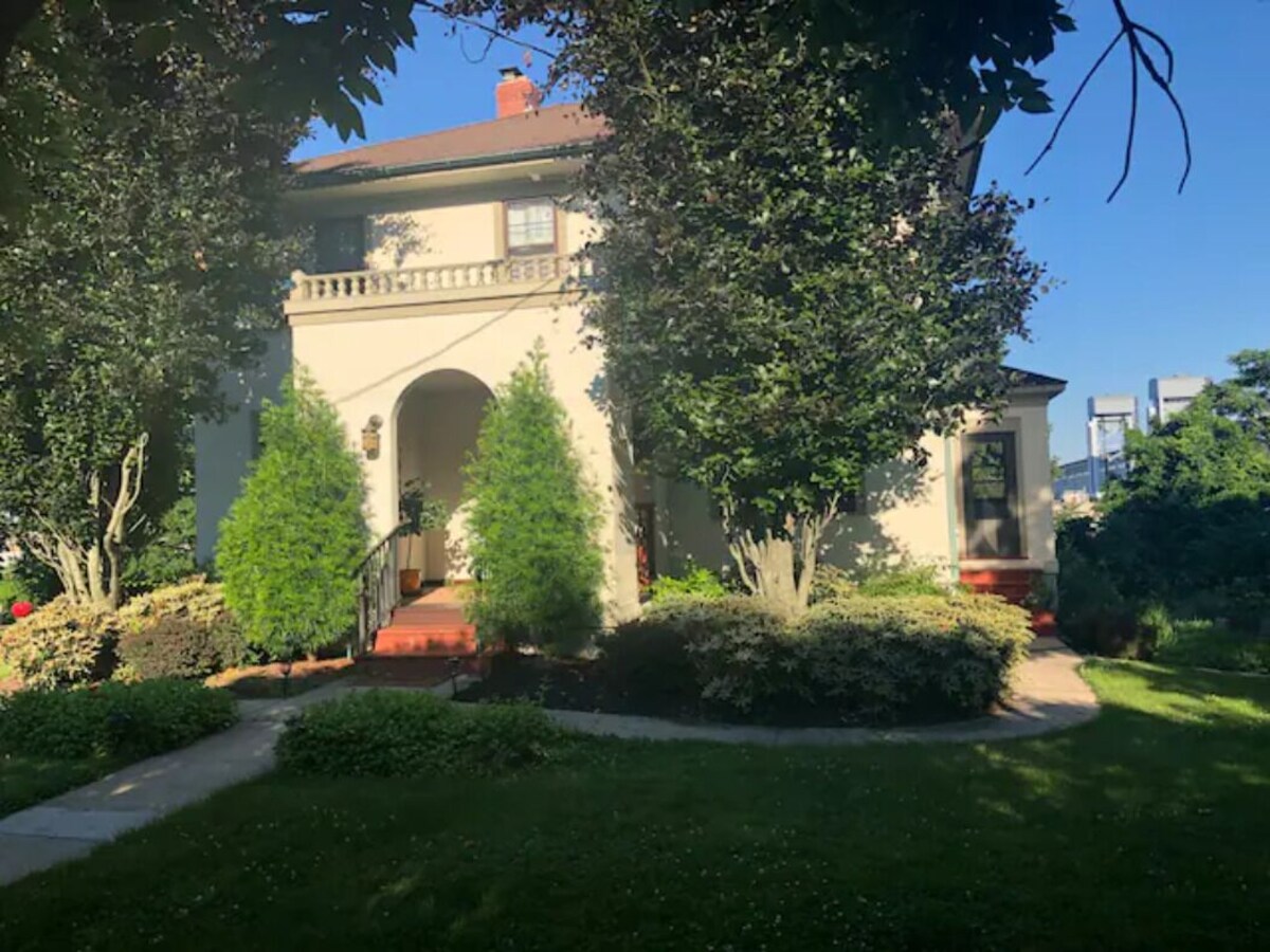 Mediterranean home overlooking the Thames River