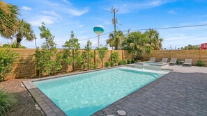 Large private pool with spa