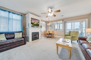 Living Area (3)