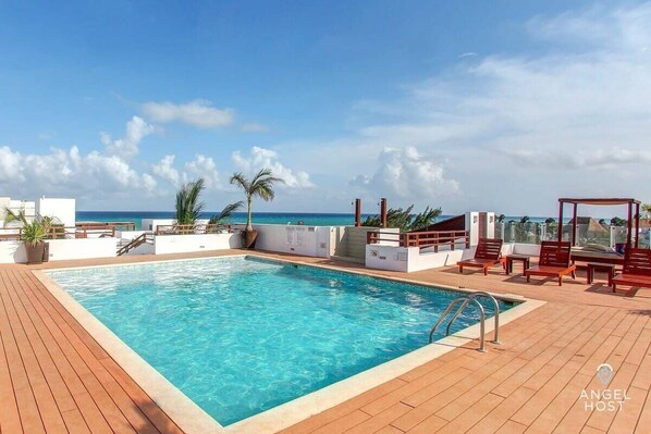 Rooftop terrace with swimming pool & stunning Caribbean Sea view!