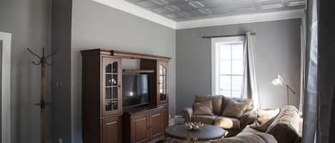 Living room, ground floor. View when entering the front door.