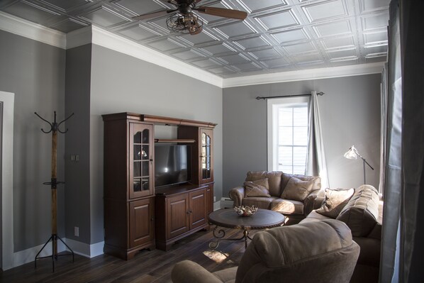 Living room, ground floor. View when entering the front door.