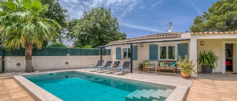 Holiday home with pool and barbecue in Mallorca. 