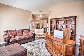 Home Decor, Furniture, Indoors, Living Room, Couch