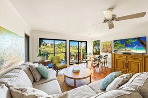 Oceanfront Air-Conditioned living & dining. Large covered lanai for turtle view.