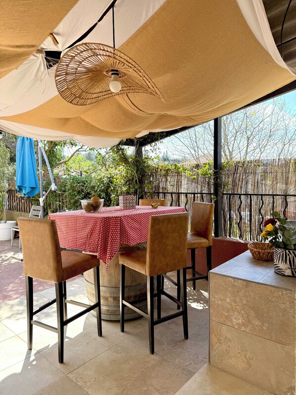 Outdoor dining