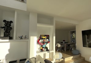 Wohnzimmer mit Blick auf den Essbereich
