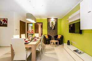 Dining Area (2)
