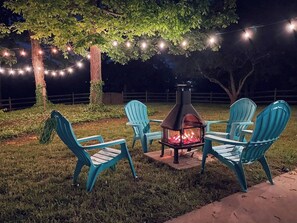 Outdoor fire pit