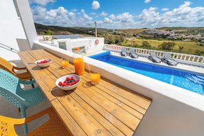 Breakfast bar overlooking the pool