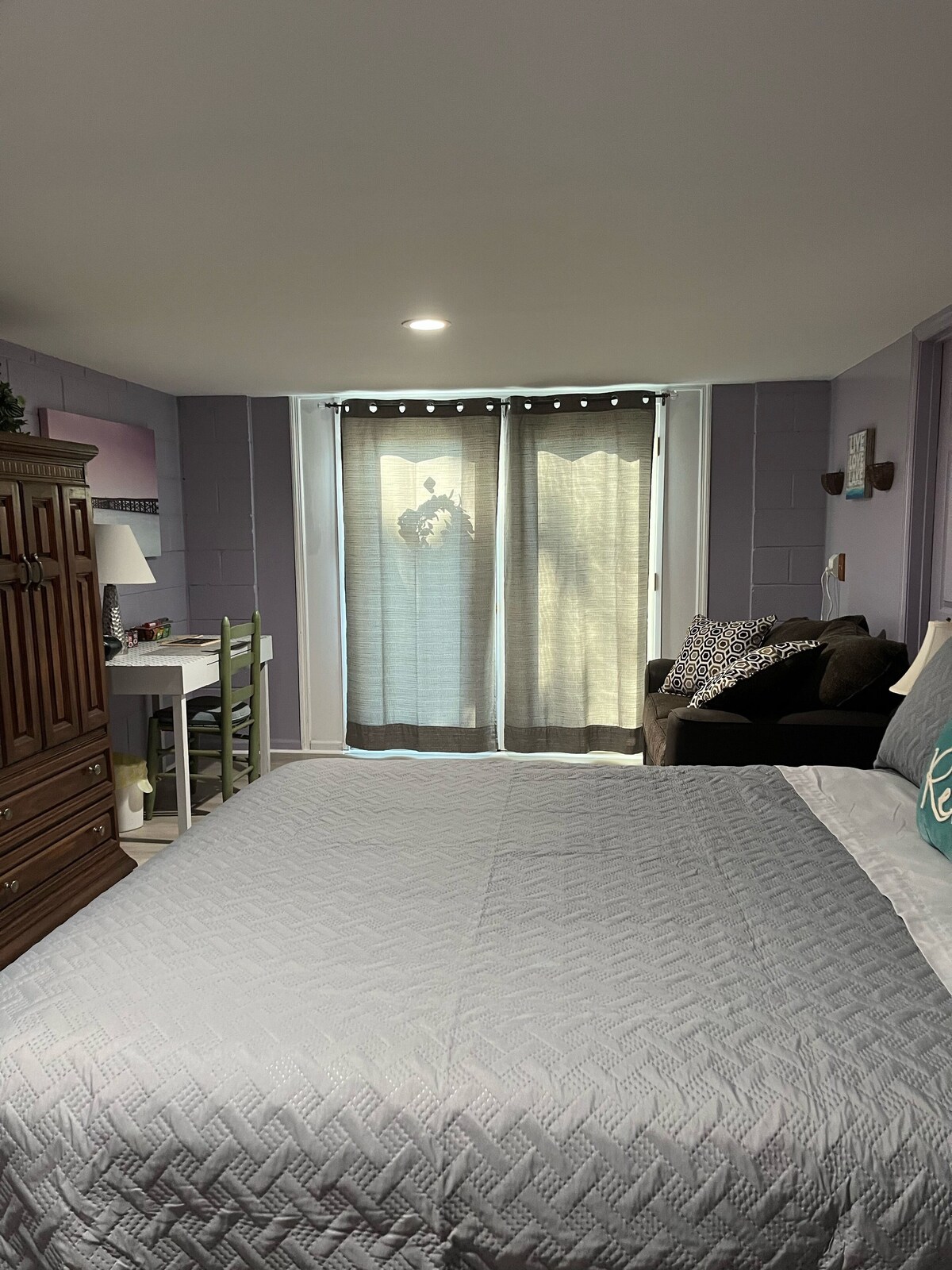 Lakeside Tranquility/Private Suite with free parking on Lake Murray