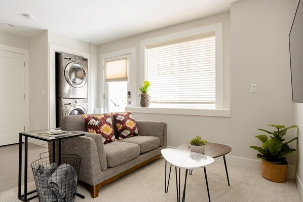 The sun-filled living room and entrance to the stylish apartment 