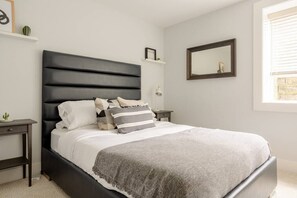 Enjoy a nice Casper queen bed topped with soft hotel quality linen for that perfect night’s sleep