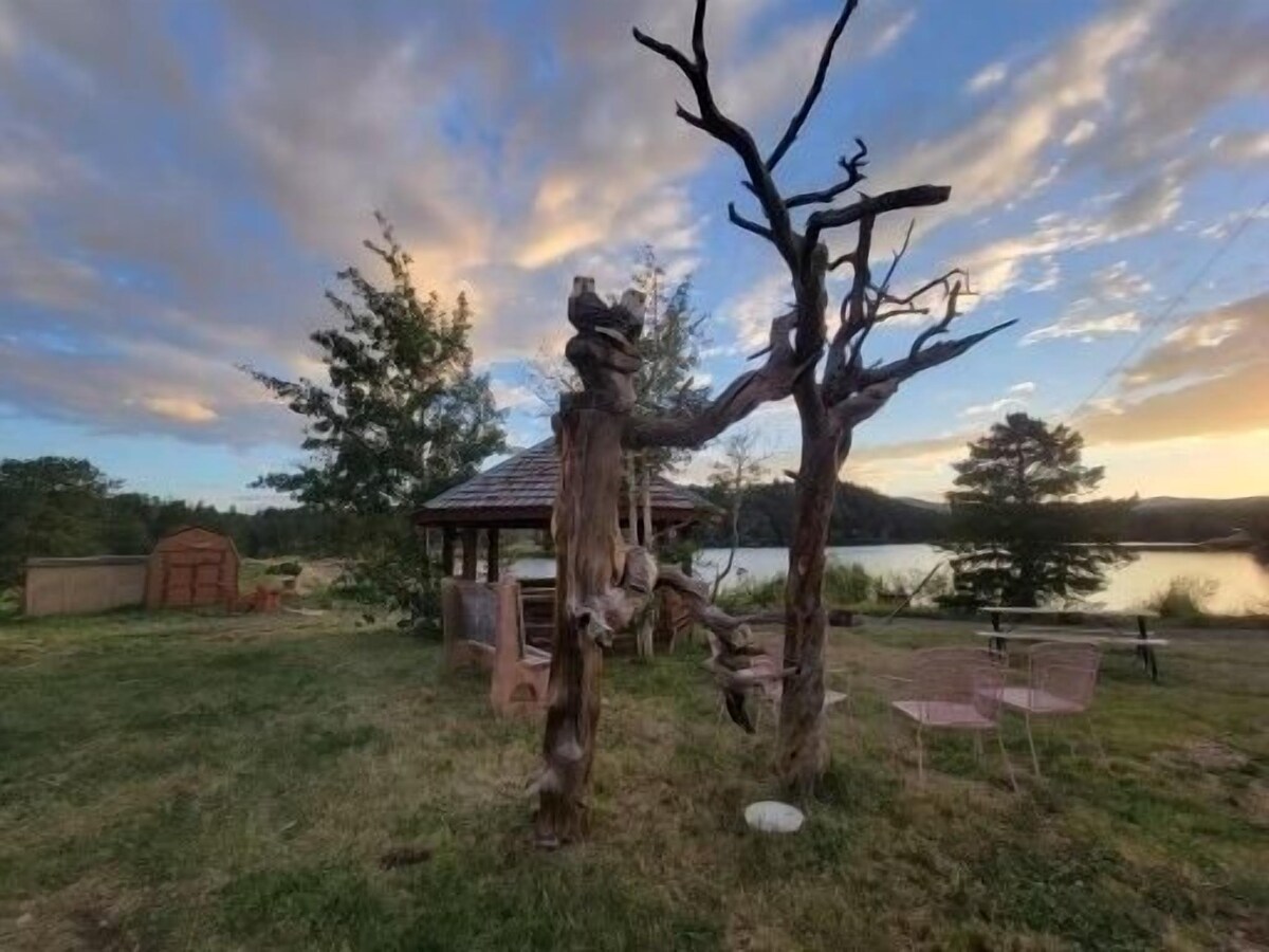 Cozy Cabin Getaway