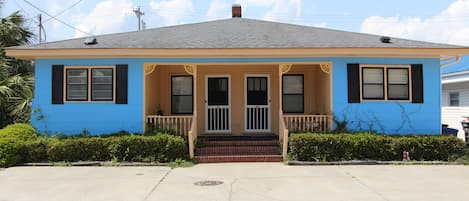 Beach Duplex for Big Group! One block to the ocean!