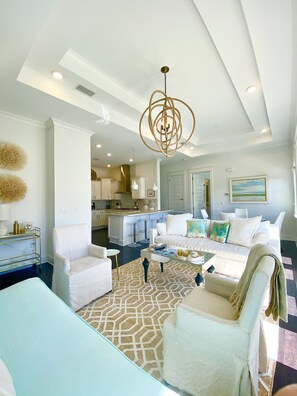 Designer decor with a minimalistic feel that opens the rich space around you.
