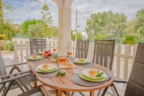 Outdoor dining