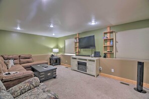 Lower Living Area | Flat-Screen TV | Electric Fireplace