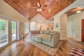 Great Room | Smart TV | Gas Fireplace