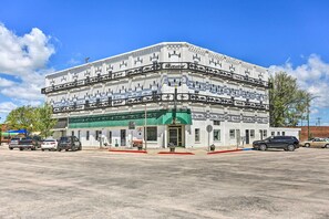 Property Exterior | Free Street Parking