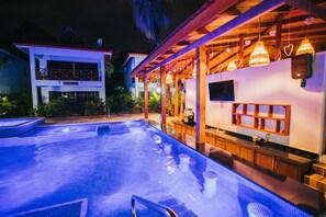 Bar accanto alla piscina