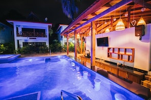 Bar accanto alla piscina