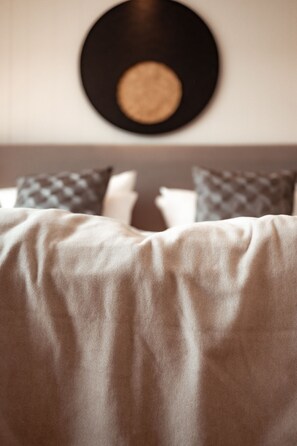 Schlafzimmer mit Doppelbett