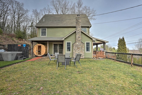 Paupack Vacation Rental | 4BR | 2BA | 2,670 Sq Ft | Stairs Required to Enter