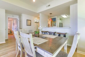 Dining Area | Dishware & Flatware Provided