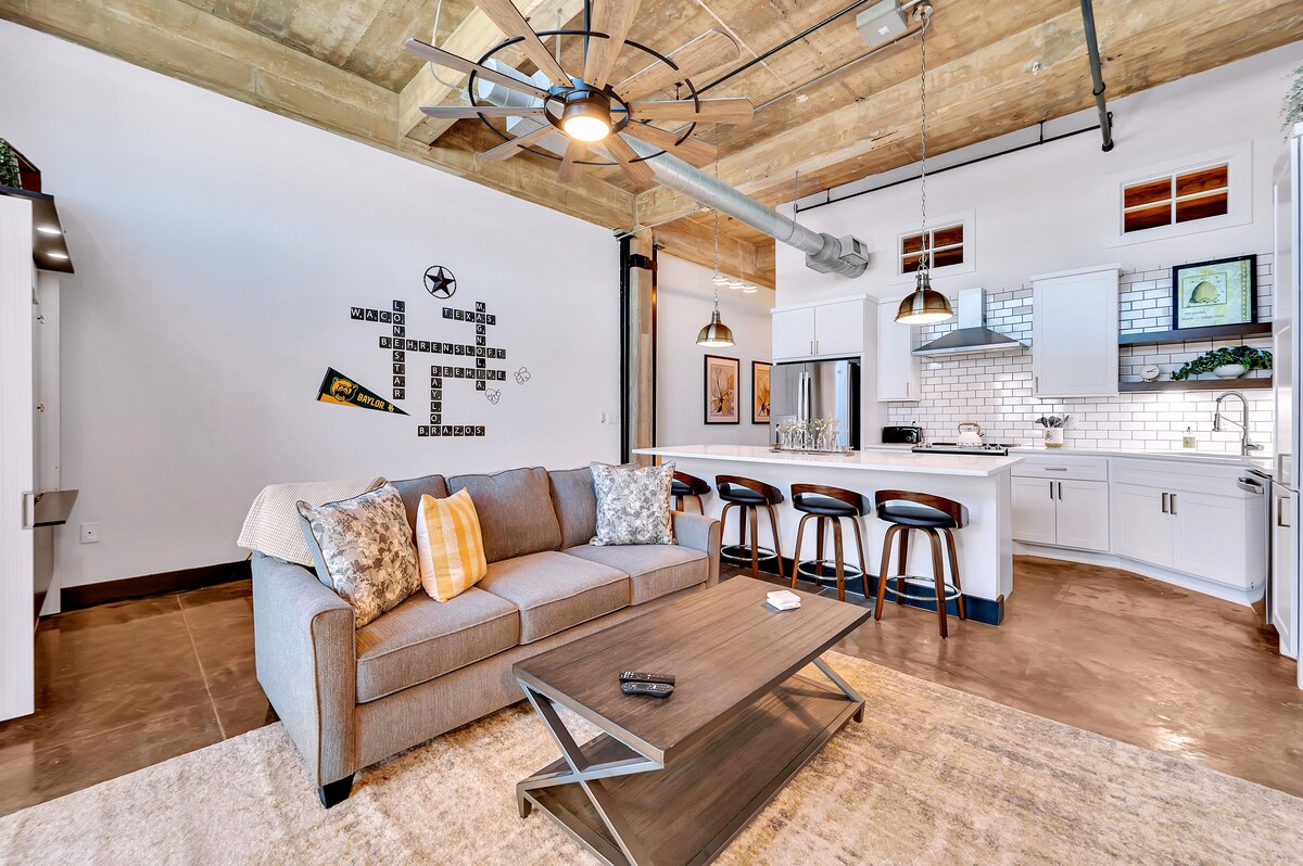 The Beehive – The Buzz of Downtown Waco