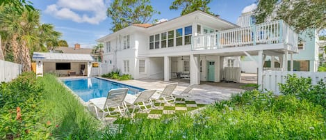 Palm Terrace's lush courtyard and Pool House. Come luxuriate in a secluded beach retreat.