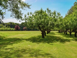 Garden and grounds | Deer Cottage 2, Deer Cottage 1 - Deer Cottages, Biddenden