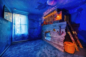 Full immersive experience - experience the deep end of an ocean