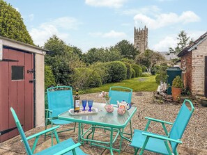 Sitting-out-area | Plum Tree Cottage, Cranborne Chase and West