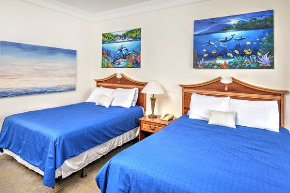 1406 - Oceanview Studio at Daytona Beach Resort - beds