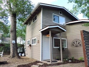 The Nest is a 2-story duplex next to the Cottage w/your own Entrance & Parking.