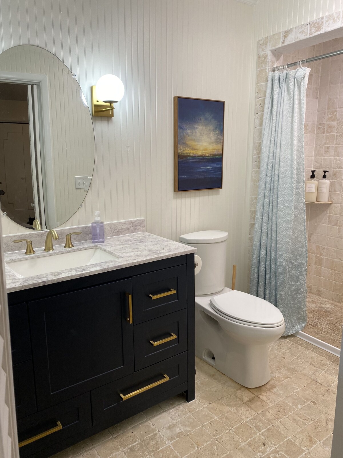 Newly Renovated, Private Pool, 2 minute walk to beach, Putting Green