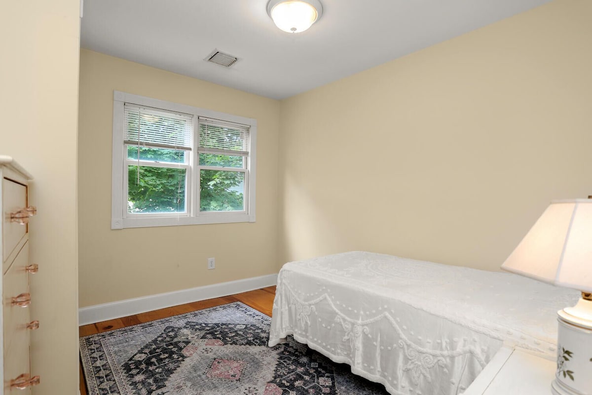 Exceptional August rental one block from beach!