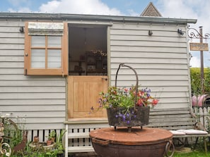 Exterior | Shepards Hut, Frampton-on-Severn