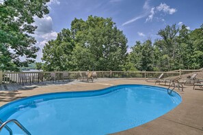 Bay Point Village | Community Amenities | Seasonal Pools | Hot Tub | Boat Dock