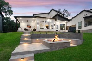 Exterior/ Fire-pit