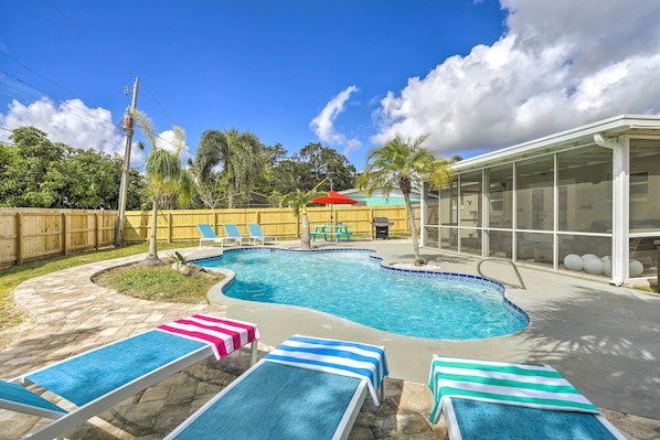 Merritt Island Vacation Rental | 3BR | 2BA | 1,430 Sq Ft | 1 Step to Access