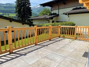 Eigentum, Himmel, Gebäude, Holz, Zaun, Pflanze, Baum, Veranda, Beleuchtung, Haus