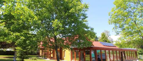 Water, Sky, Property, Plant, Building, Cloud, Swimming Pool, Tree, Residential Area, Grass