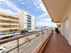 Nuage, Ciel, Bâtiment, Jour, Fenêtre, Design Urbain, Immobilier, Véhicule, Zone Métropolitaine, Condominium