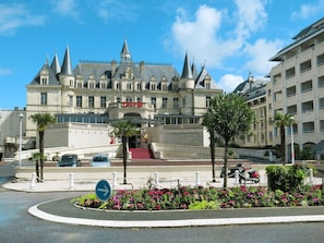 Nuage, Plante, Ciel, Bâtiment, Propriété, Fenêtre, Design Urbain, Arbre, Fleur, Maison