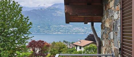 Water, Sky, Property, Plant, Building, Cloud, Swimming Pool, Tree, Residential Area, Grass