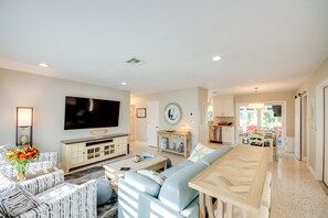 Living Room | Smart TV | Free WiFi